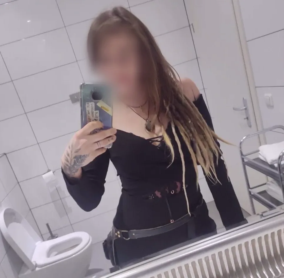 Amira, 30