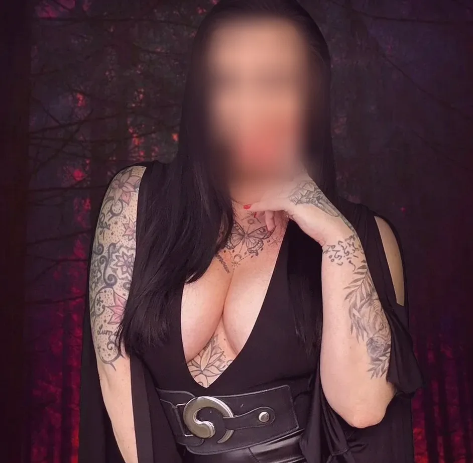 Caroline, 39