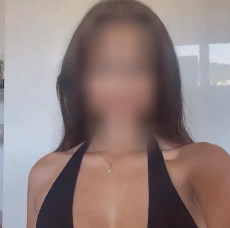 Ellie, 23