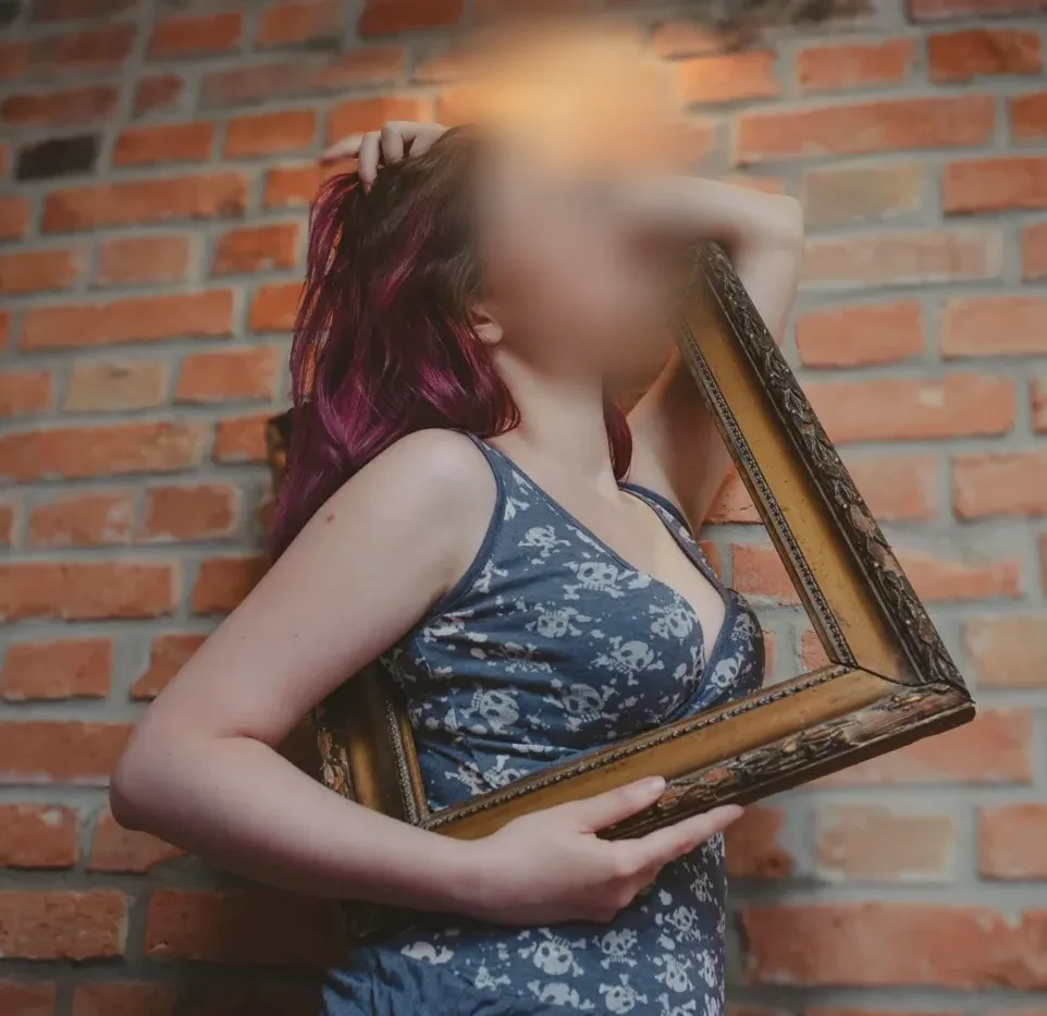 Sofia, 32